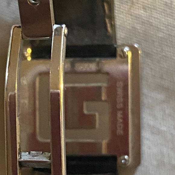 Watch fits up to 8-8-1/2 inc wrist - Picture 3 of 4